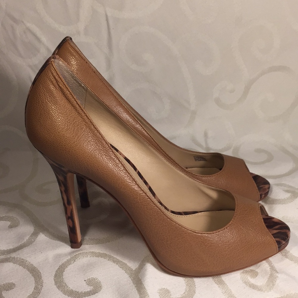 Shoes - Picture 2 of 7